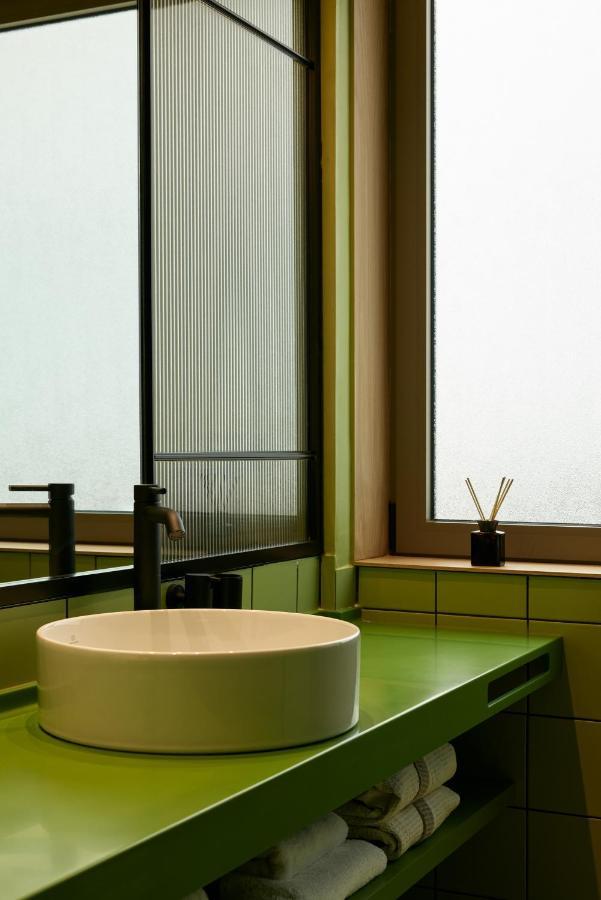 Dwell - Elegant City Stay Atene Esterno foto